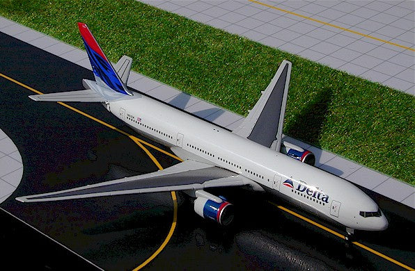 Gemini Jets GJDAL090 1:400 Delta Airlines Boeing 777-200 N863DA Colors in Motion