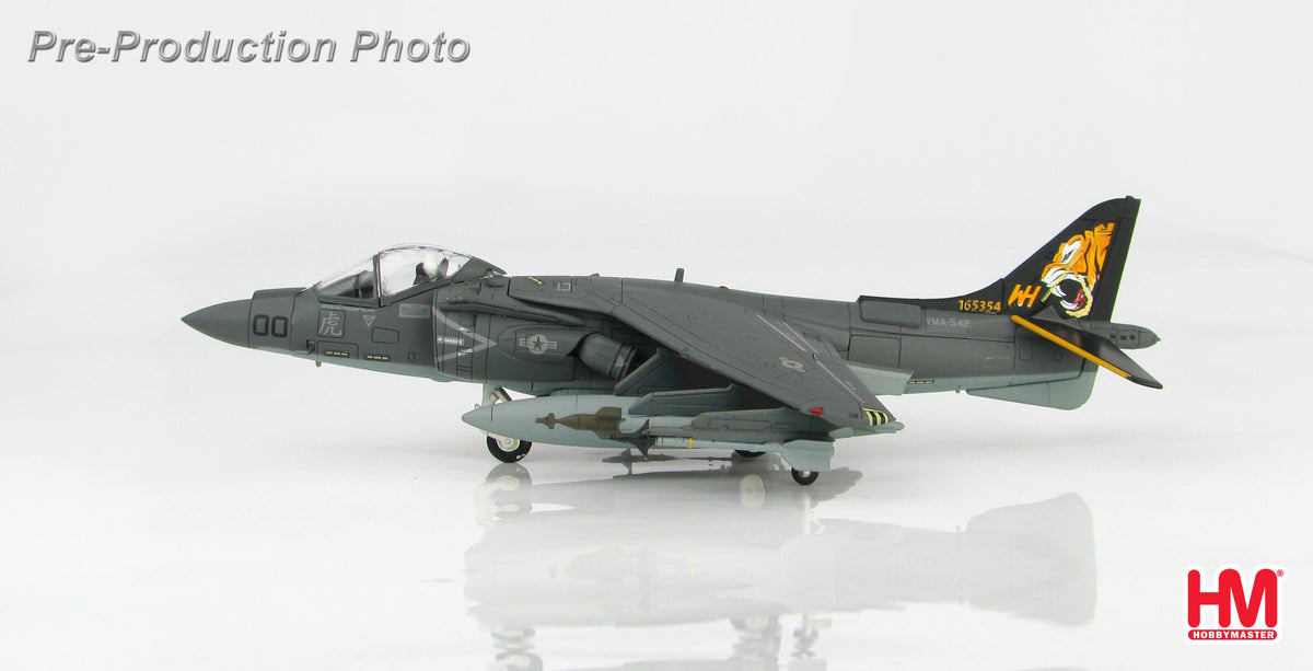 Hobby Master HA2621 1:72 AV-8B Harrier II 165354, VMA-542, USMC 2016