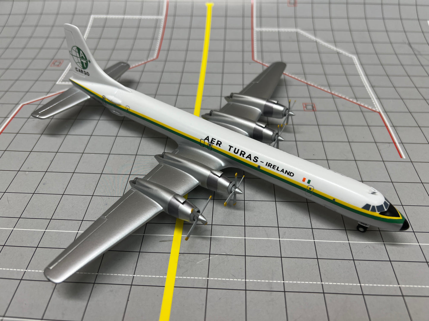 Sky Classics 1:200 Canadair CL - 44J "Aer Turas"