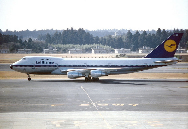 Phoenix 04549 1:400 Lufthansa Boeing 747-200 D-ABZD