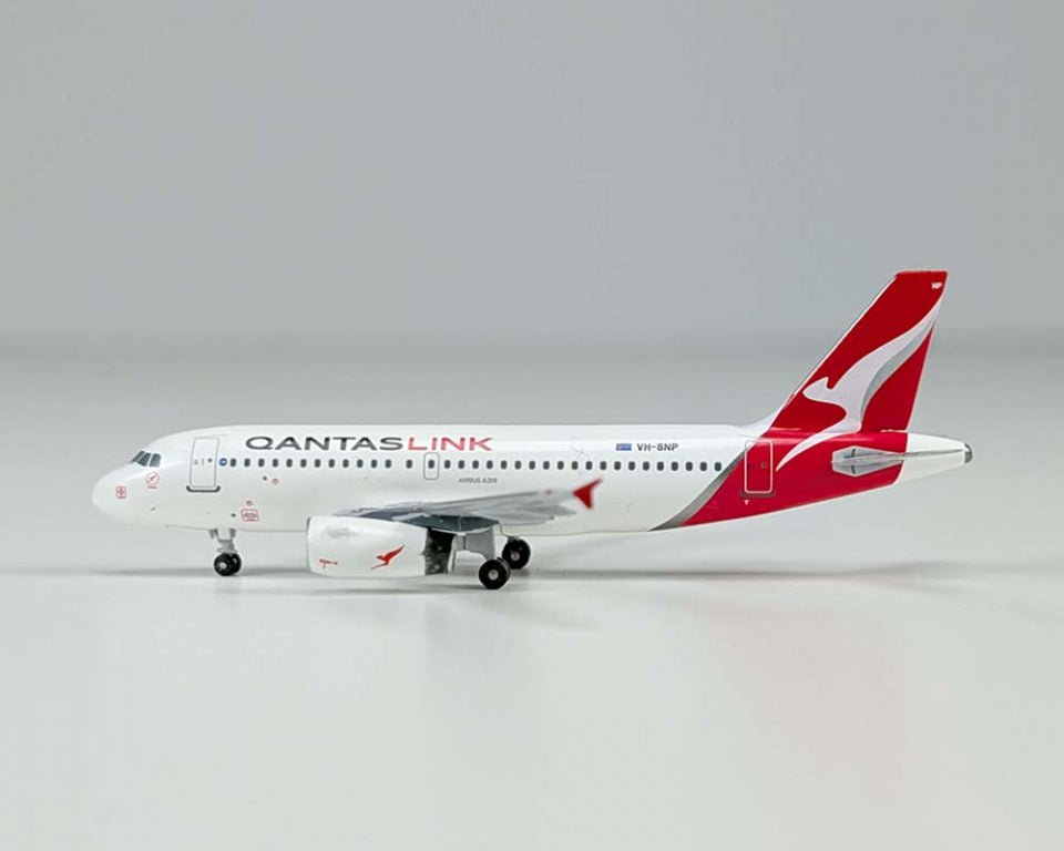 Aero Classics AC411345 1:400 Qantaslink A319 VH - 8NF