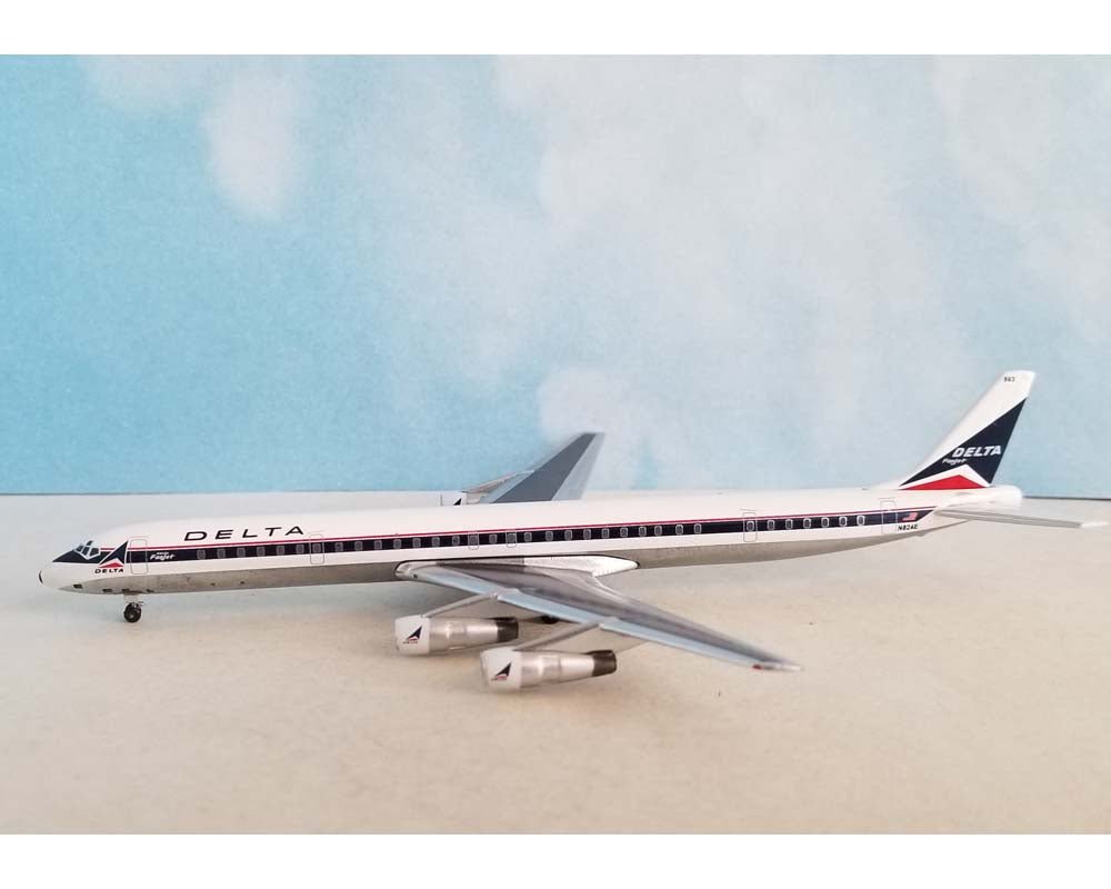 Aero Classics AC411381 1:400 Delta Douglas DC - 8 - 61 Reg. N824E