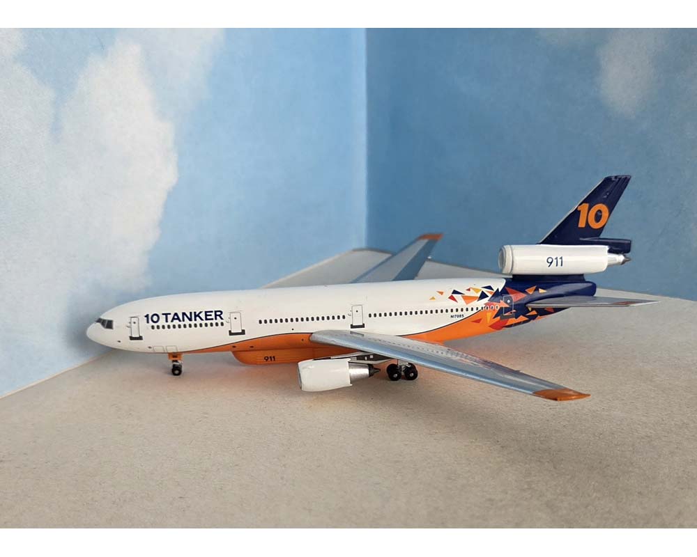 Aero Classics AC411577 1:400 10 Tanker DC-10 Tanker 911 N17085