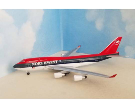 Aero Classics BBX41689 1:400 Northwest Boeing 747 - 400 N676NW