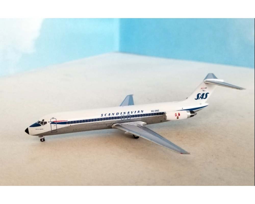 AeroClassics AC411148 1:400 SAS DC - 9 - 30 SE - DBZ