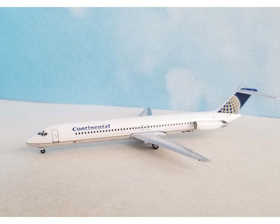 AeroClassics AC411326 1:400 Continental Airlines DC - 9 - 50 N677MC