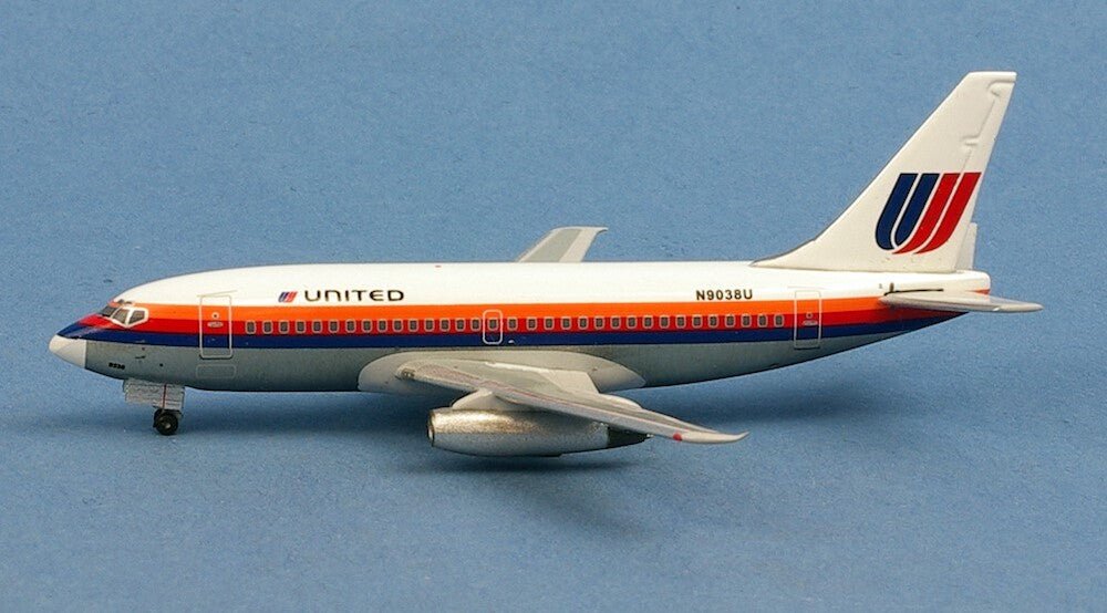 AeroClassics AC411372 1:400 United Airlines Boeing 737 - 200 N9038U