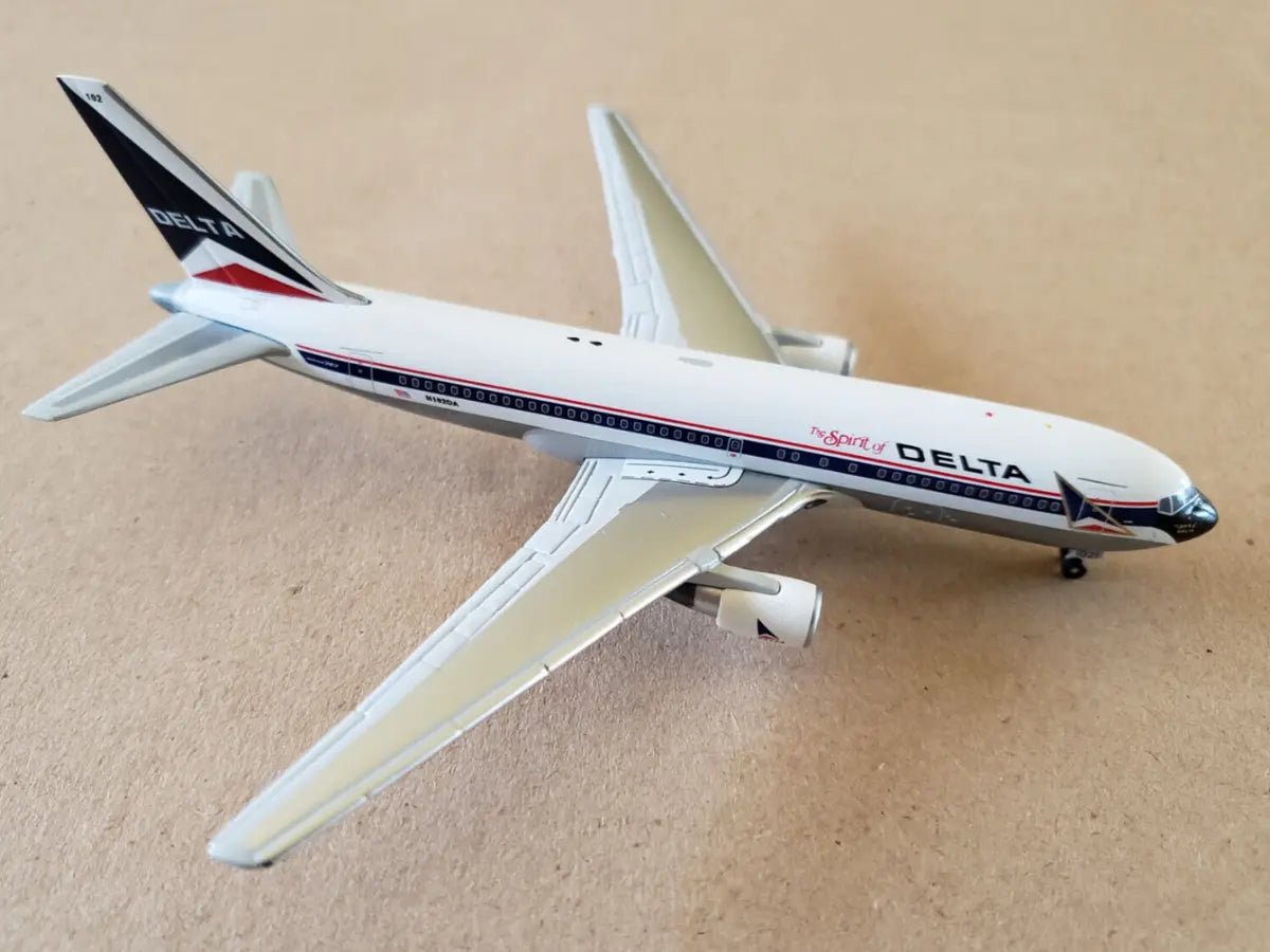AeroClassics AC419399 1:400 Delta Airlines Boeing 767 - 200 N102DA "Spirit of Delta"