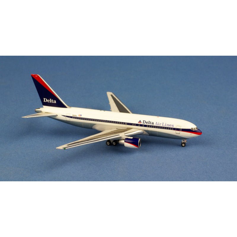 AeroClassics AC419583 1:400 Delta Airlines Boeing 767 - 200 N110DL