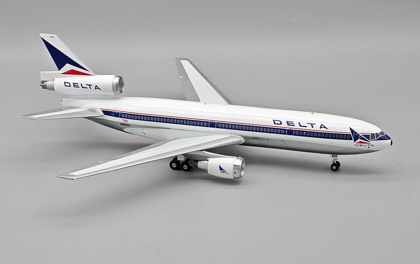 B - Models B - 101 - 605P 1:200 Douglas Dc - 10 - 10 Delta “Widget” N605DA
