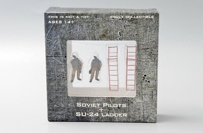 Calibre Wings CA72WS05 1:72 Soviet Air Force 4 - Piece Pilot Set and Su - 24 Ladder