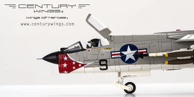 Century Wings 001645 1:72 F - 8E Crusader US Marine Corps VMF(AW) - 235 DEATH ANGELS DB9 1966 (Flaps down Version)