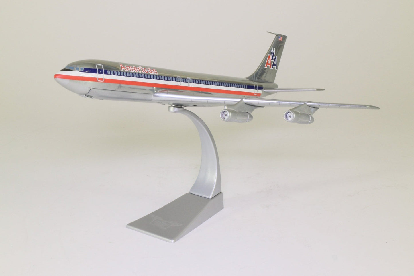Corgi AA32907 1:144 Boeing 707 - 323 American Airlines N8405