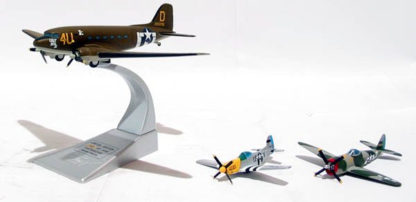 Corgi AA99148 1:144 Douglas C - 47 438th Troop Carrier Group /P - 47 Oregons Britannia /P - 51 Betty Lee III