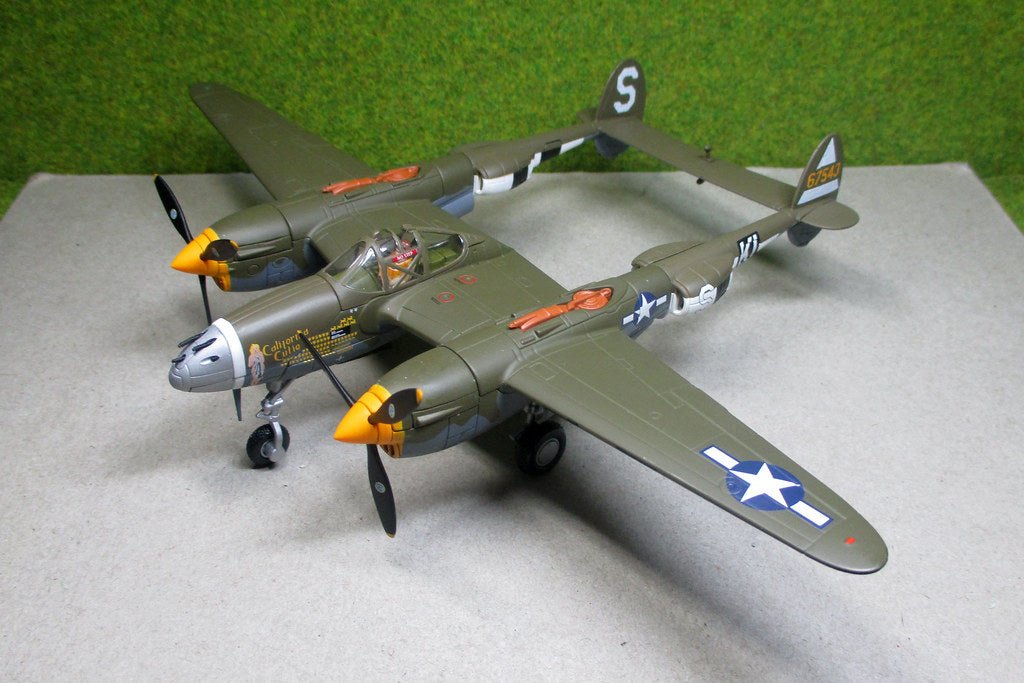 Corgi US36604 1:72 Lockheed P - 38J Lightning USAAF 20th FG, 55th FS, California Cutie