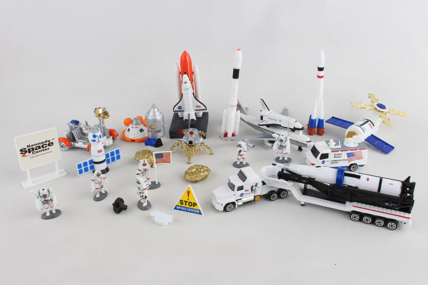 Daron Space Adventure SPACE EXPLORATION 28 - PIECE PLAYSET RT38148K