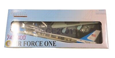 Dragon 47010 1:144 Boeing 747 - 400 Air Force One Cutaway