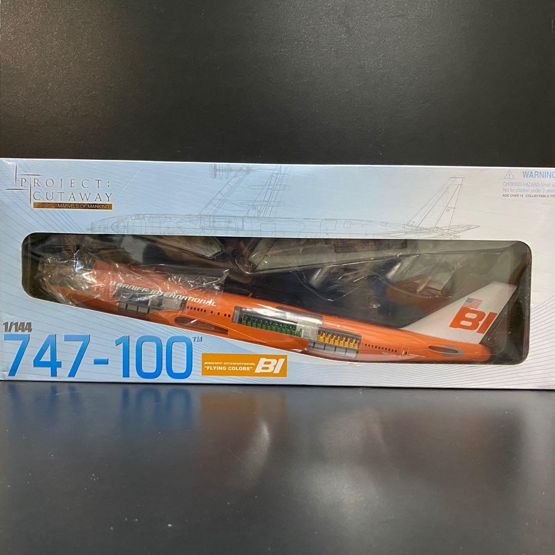 Dragon 47011 1:144 Boeing 747 - 400 Braniff Airlines Cutaway