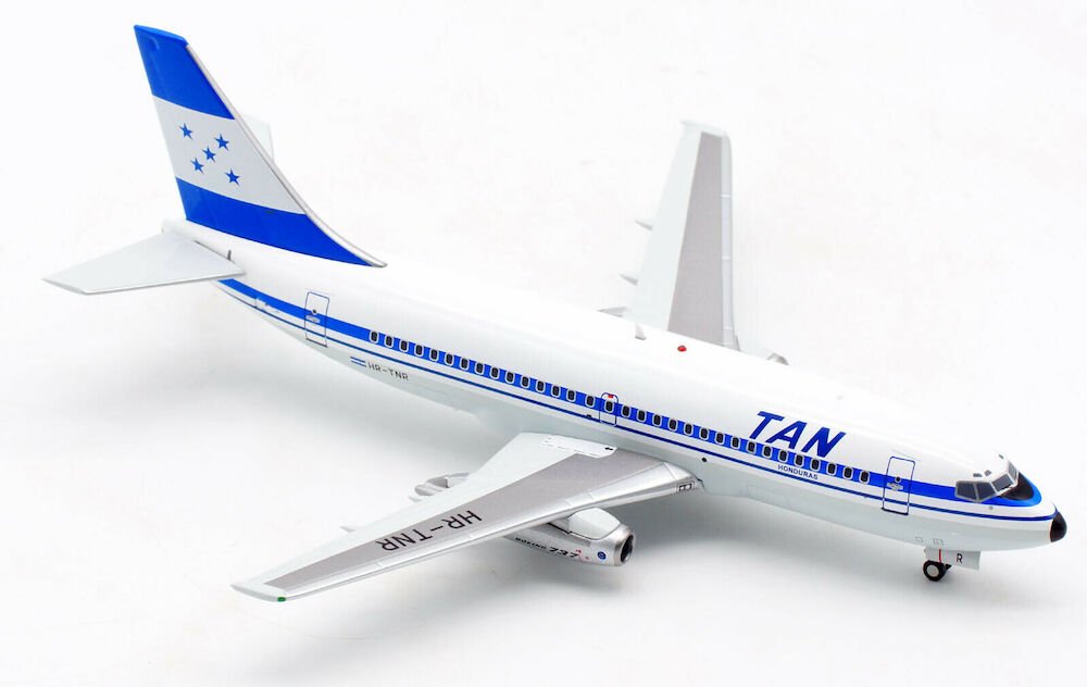 El Aviador EAVTNR 1:200 TAN Boeing 737 - 200 HR - TNR