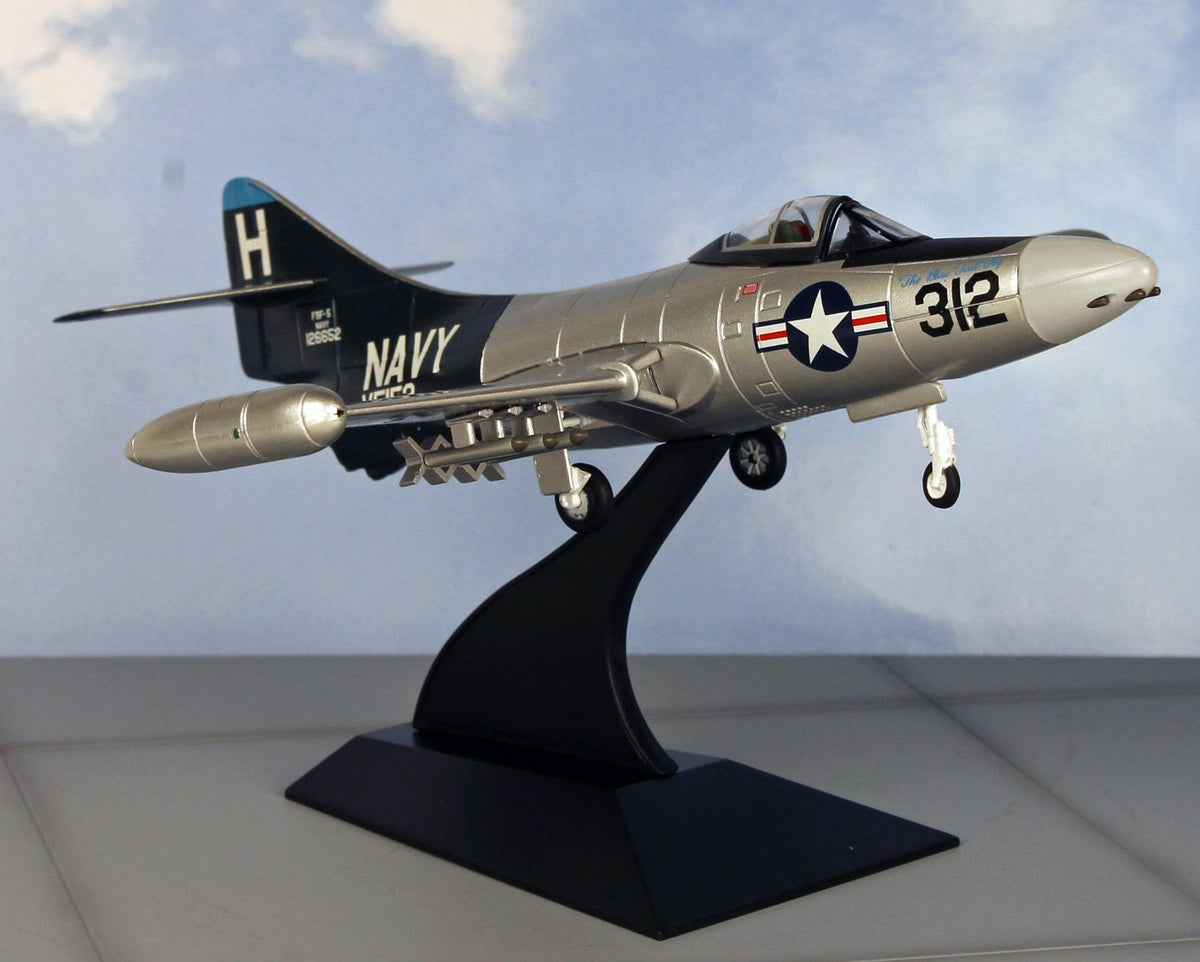 Falcon FA721008 1:72 U.S Navy F9F - 5 "Blue Tail Fly" USS Princeton, 1953