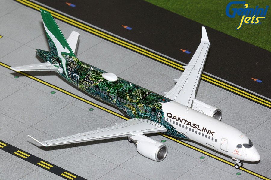 Gemini Jets G2QFA1319 1:200 QantasLink A220 - 300 VH - X4A "Minyma Kutjara Tjukurpa" (green)