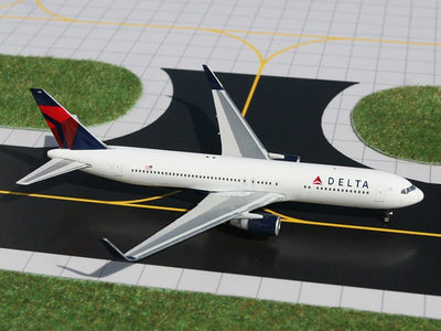 Gemini Jets GJDAL1346 1:400 Delta Air Lines Boeing 767-300ER N194DN