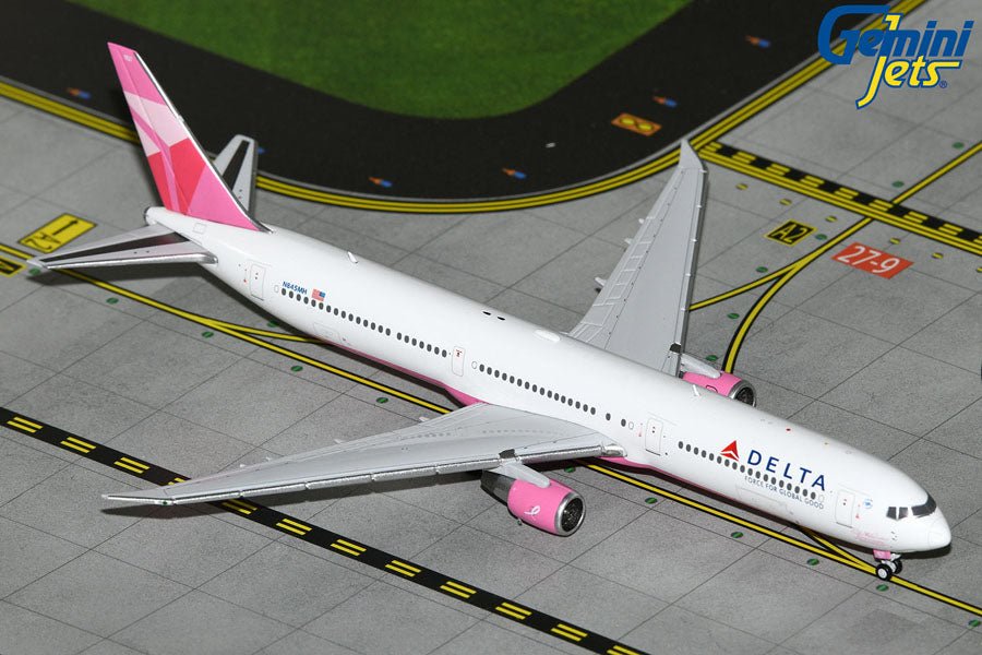 Gemini Jets GJDAL2157 1:400 Delta Air Lines B767 - 400ER N845MH “Evelyn H. Lauder” Breast Cancer