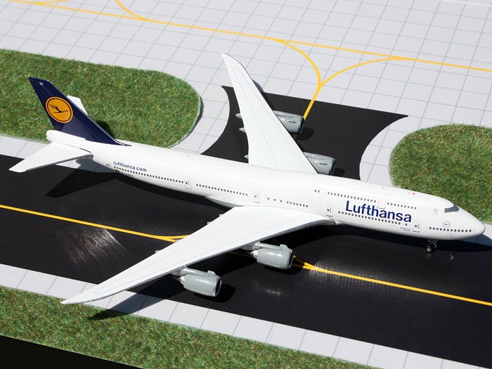 Gemini Jets GJDLH1047 1:400 Lufthansa Boeing 747 - 8 D - ABYC