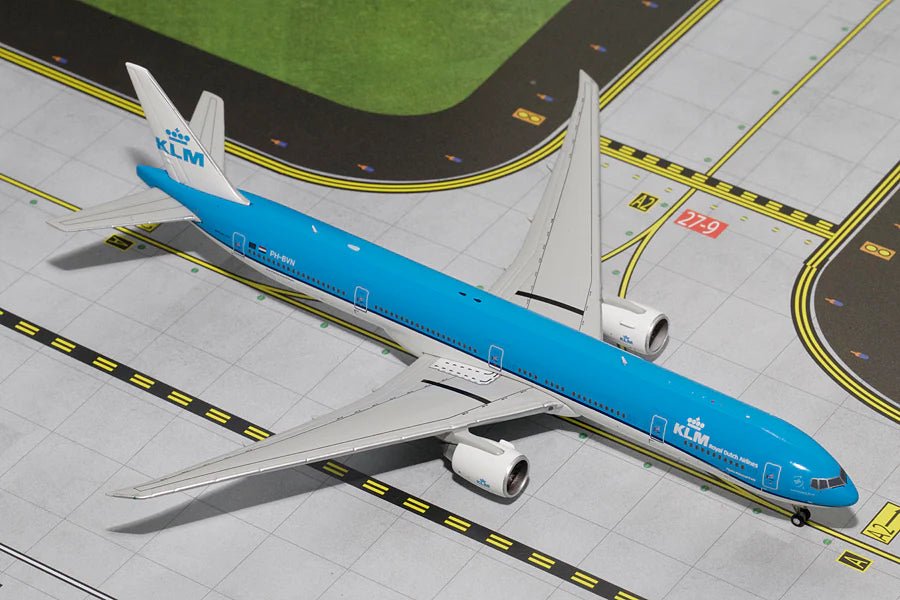 Gemini Jets GJKLM1482 1:400 KLM Boeing 777 - 300ER PH - BVN