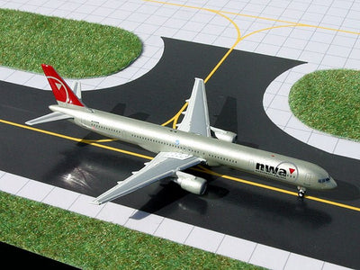 Gemini Jets GJNWA407 1:400 Northwest Airlines Boeing 757 - 300 N594NW (Box has minor shelf wear)