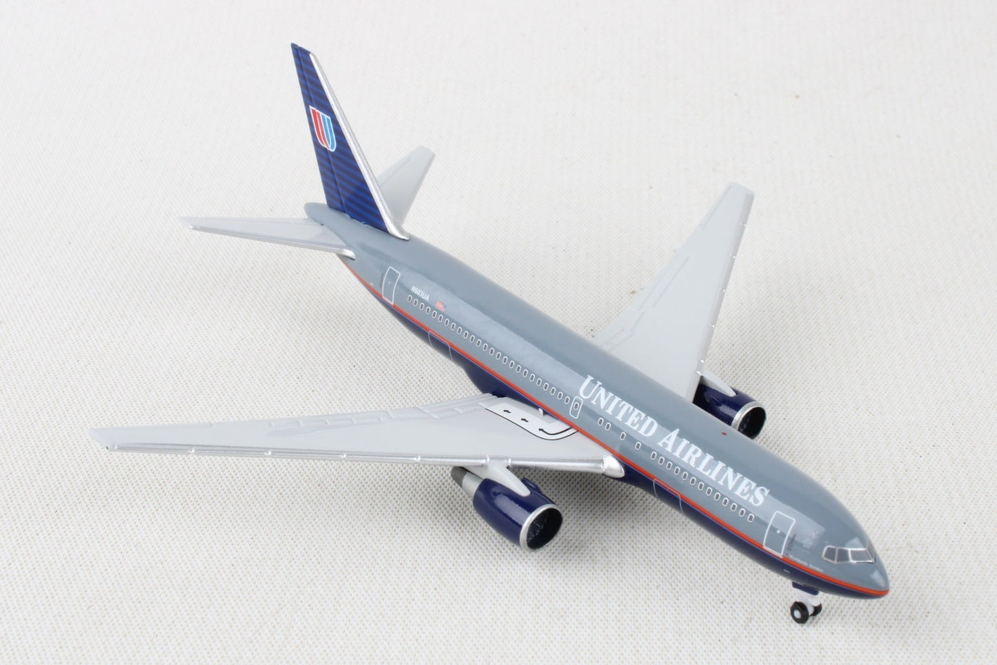 Herpa Wings 536738 1:500 United Airlines (Usa) 767-200 BATTLESHIP LIVERY