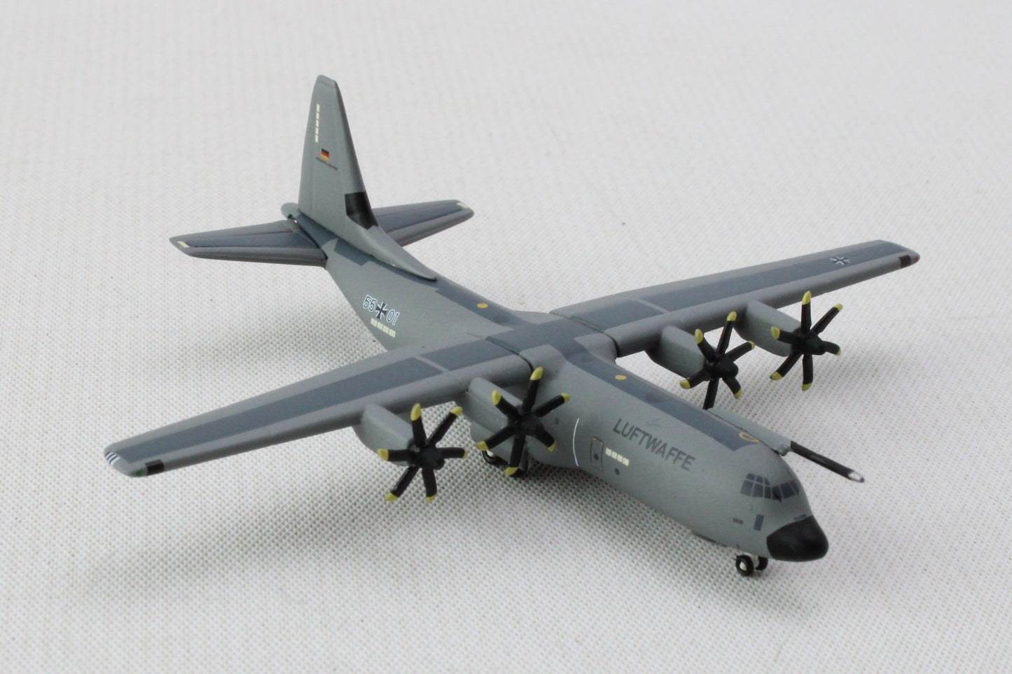 Herpa Wings 537438 1:500 Luftwaffe (Germany) C-130-J-30 BINATIONAL AT SQUADRON