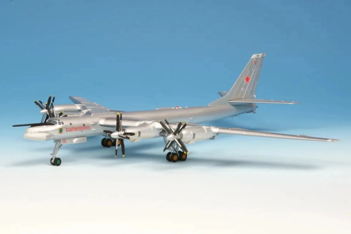 Herpa Wings 557573 1:200 Russian Air Force Tupolev TU-95MS 59 red “Blagoveshchensk”
