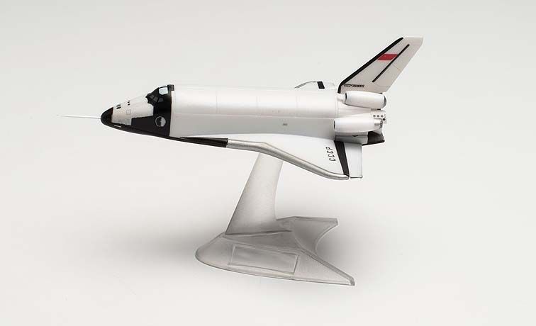 Herpa Wings 562805 1:400 Wings Buran Orbiter Display Model CCCP - 350002, Russia