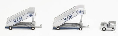 Herpa Wings 571883 1:200 KLM historic passenger stairs (2) with tractor (1)