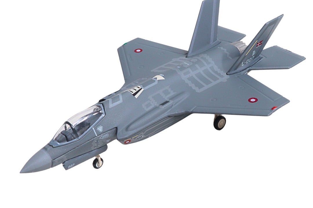 Herpa Wings 573603 1:200 Royal Danish Air Force F - 35A Lightning II Eskadrille 727, Skrydstrup AB L - 007