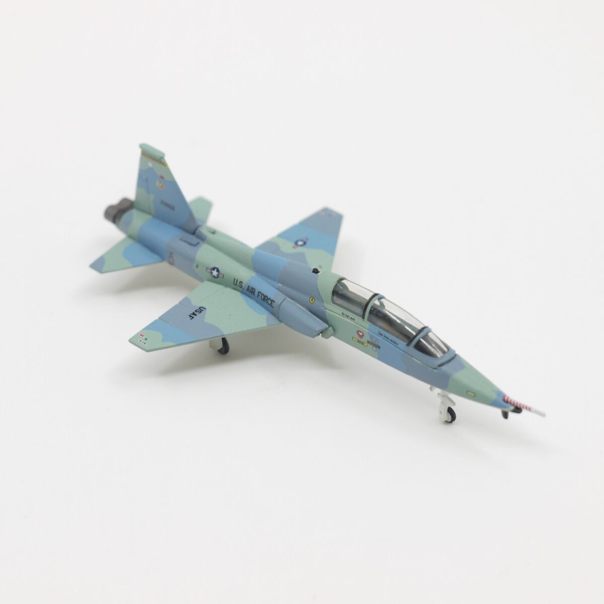 Hogan Wings 7303 1:200 USAF T - 38A 64th Aggressors, Nellis AFB, Grape Scheme