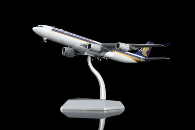 HX Models A530118F 1:400 Singapore A340-500 9V-SGE "Flaps Down"