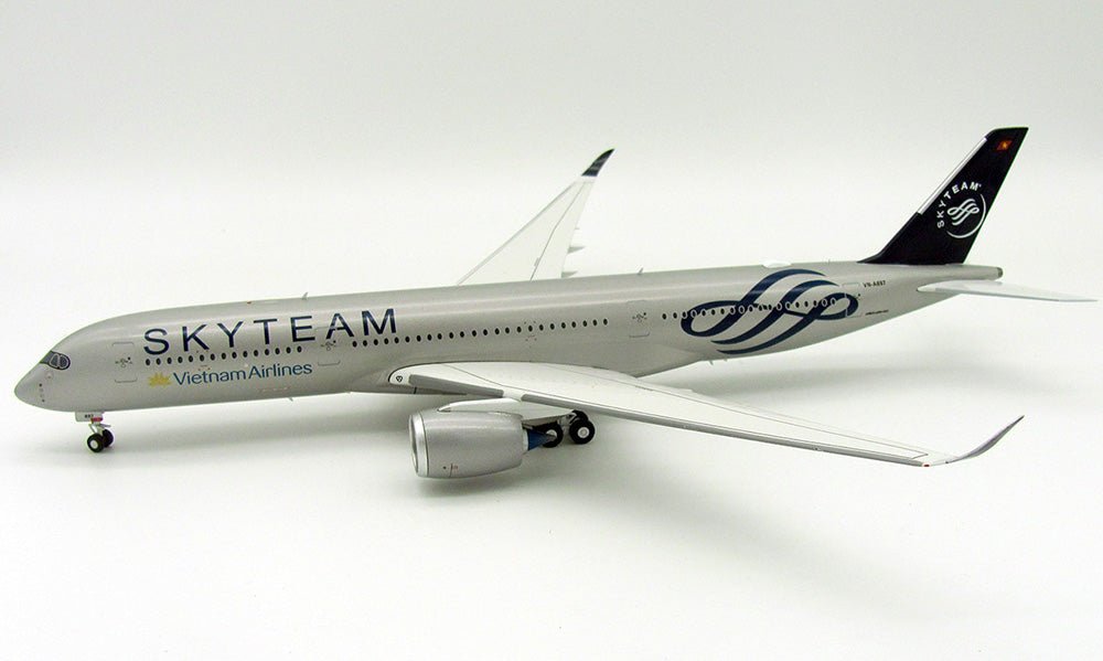 Inflight IF359VN01 1:200 Airbus A350 - 900 Vietnam Airlines (SkyTeam livery) VN - A897