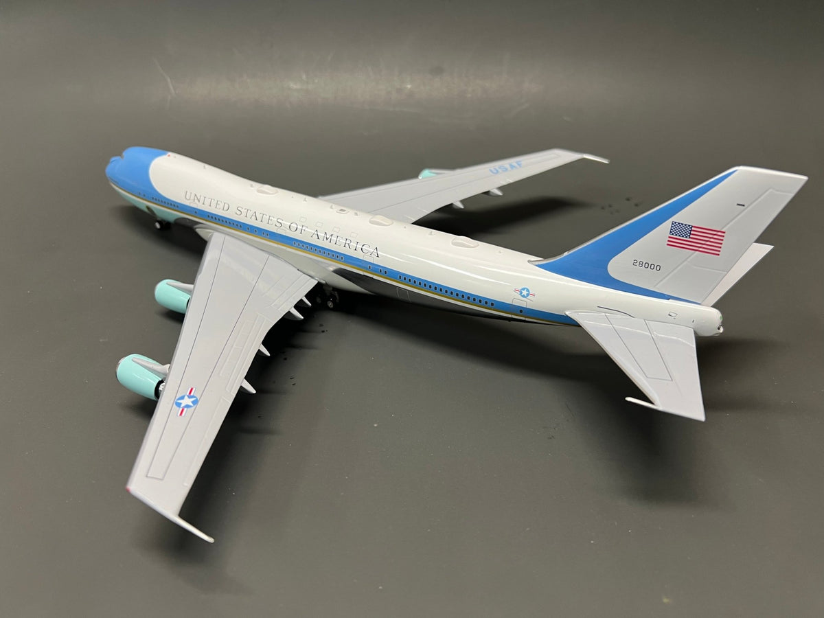 InFlight IFVC25A0222P 1:200 USAF Air Force One VC - 25 280000 with Key Chain
