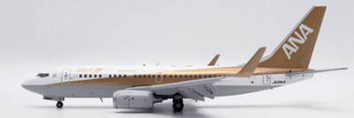 JC Wings EW2737001A 1:200 ANA Boeing 737 - 700 JA01AN "Gold" (Flaps Down)