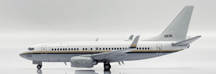 JC Wings JC4USN0074 1:400 US Navy Boeing C - 40A Clipper 165835