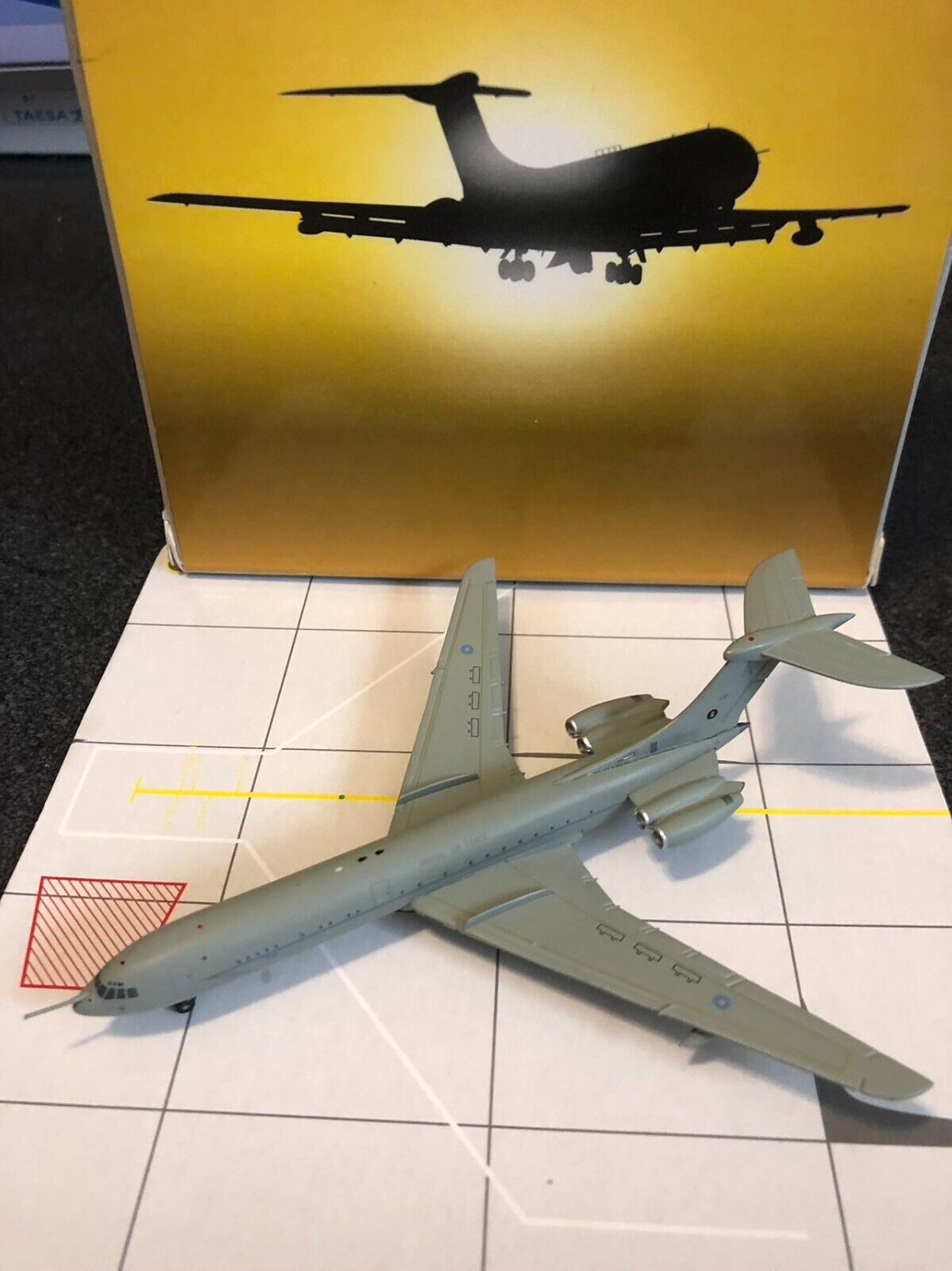 Jet - X Models 1:400 ROYAL AIR FORCE VC - 10 - 1100 ZA140 17664 JX404