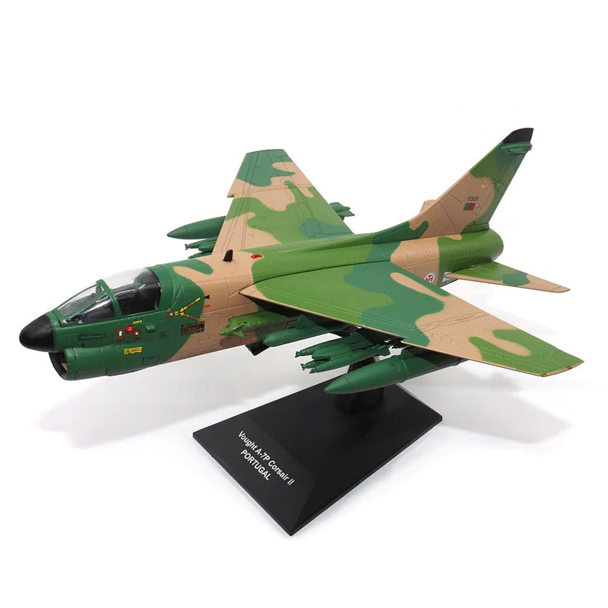 Motor City Classics 27293 - 65 1:72 Vought A - 7P Corsair II
