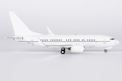 NG Models 05008 1:200 USA - Air Force C - 40B (737 - 700 BBJ) 02 - 0042 (white fuselage)
