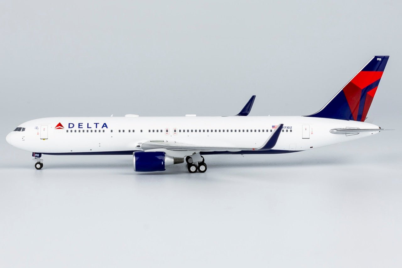 NG Models 17002 1:400 Delta Air Lines 767 - 300ER/w N173DZ (with CF6 engines)