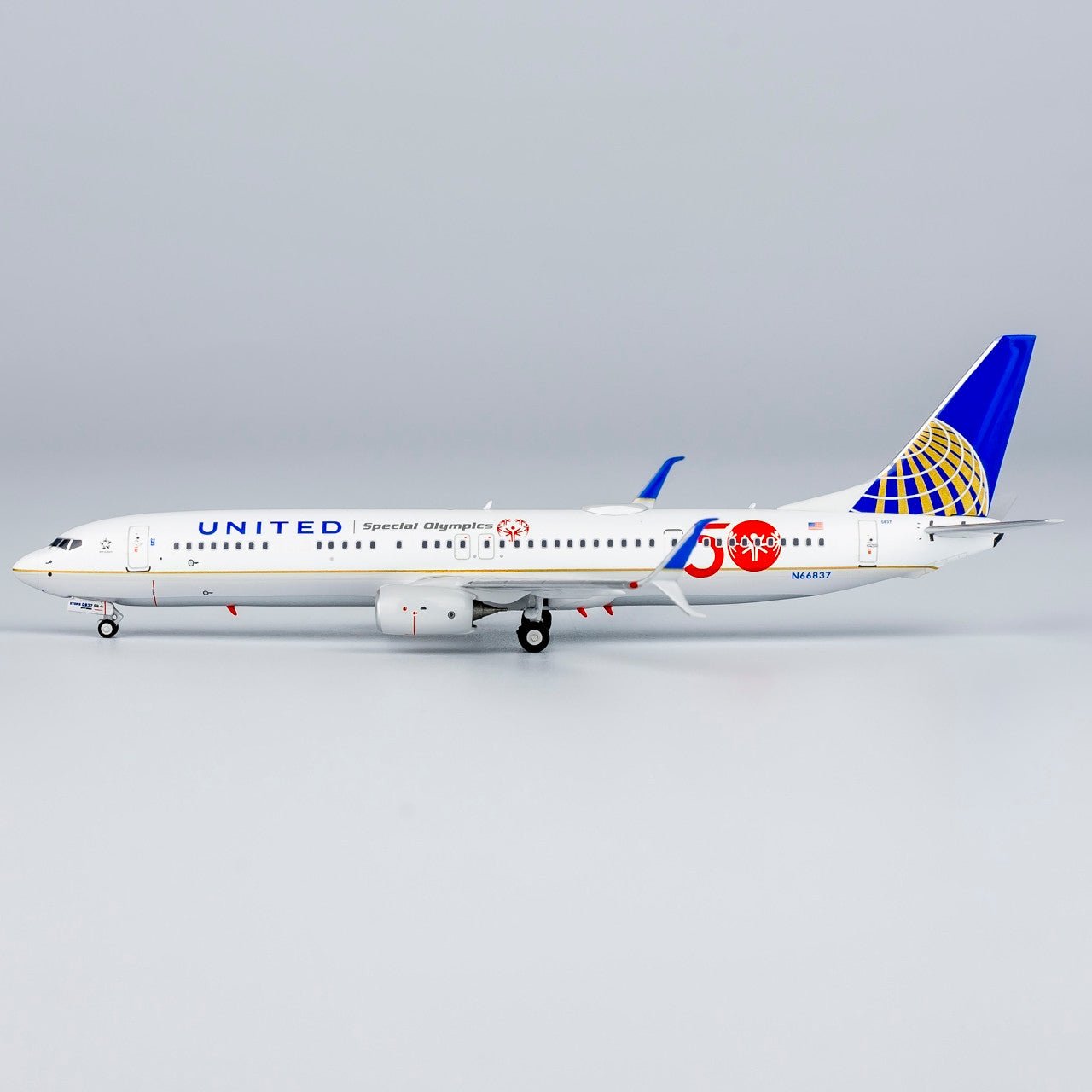 NG Models 79015 1:400 United Airlines 737 - 900ER/w N66837 (CO - UA merged livery; with scimitar winglets)