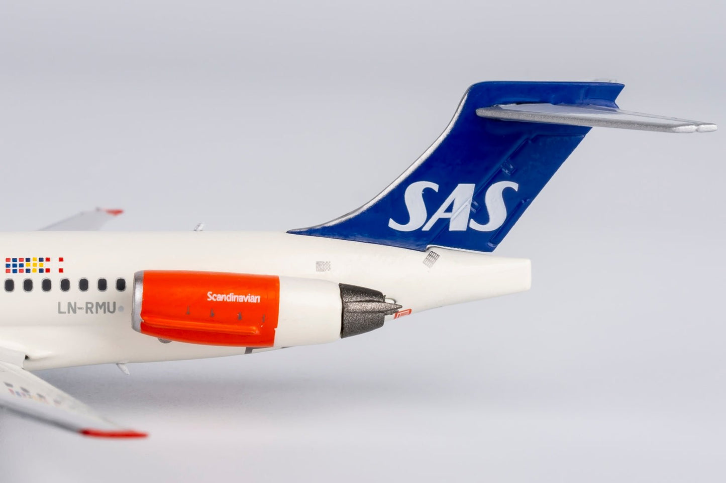 NG Models 84002 1:400 Scandinavian Airlines - SAS MD - 87 (DC - 9 - 87) LN - RMU (name "Grim Viking")