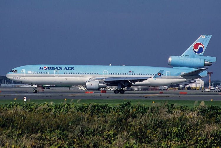 Phoenix 04592 1:400 Korean Air MD - 11 HL7375 "2002 World Cup"