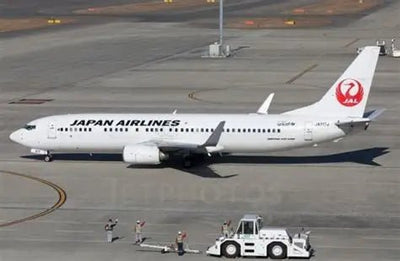 Phoenix 04643 1:400 Japan Airlines Boeing 737 - 846 JA317J